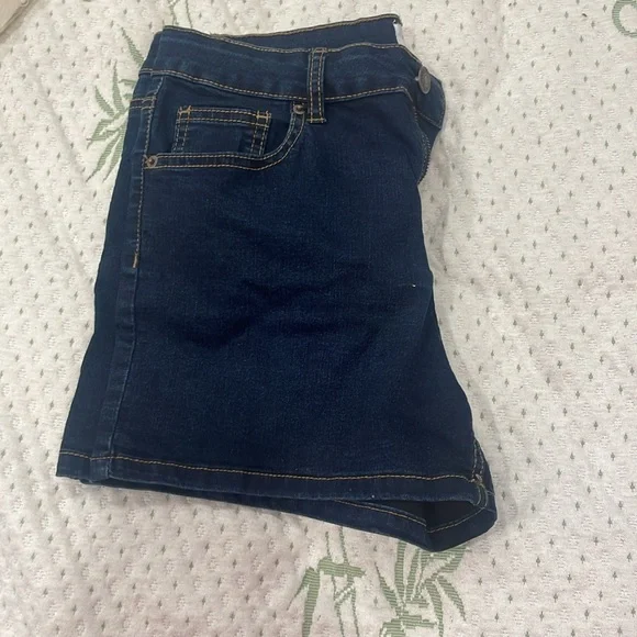 Cute shorts - Picture 3 of 3